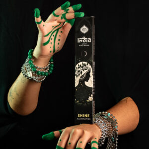 Sagrada Madre - Linea India Black - BRILLO (ILUMINACION)